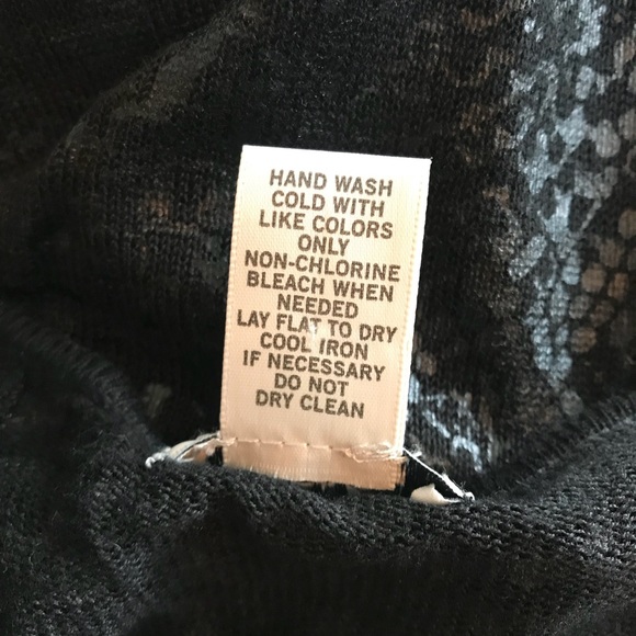 Cache Cold Shoulder Top - Picture 8 of 8